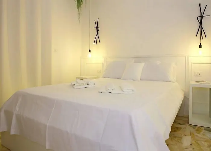 Boite D'esprit De Luxe Oda ve Kahvaltı Rossano Stazione